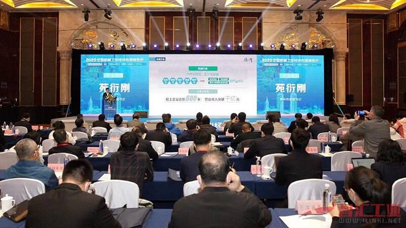 在市场上，木工雕刻机品牌众多，以下列举几个知名品牌及其特点：